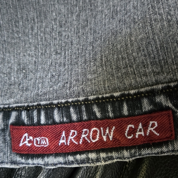 HOST PICK!🎉🎊Arrow Car stretchy Denim Jacket with snaps szL - Picture 8 of 8